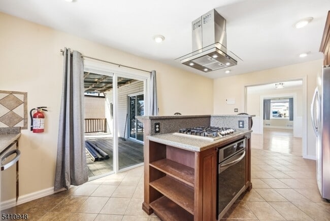 Building Photo - 65 Ridge Ave