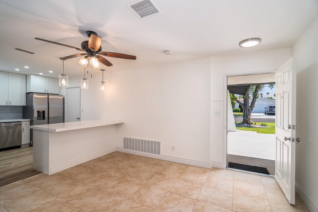 Building Photo - 73100 Santa Rosa Way