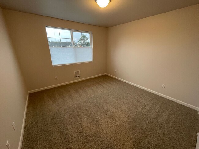 Building Photo - N18