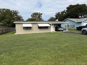 Building Photo - 5550 SE Normandy Ave