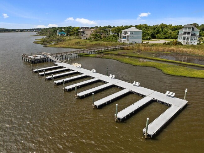 Building Photo - "Coastal Comfort Awaits: Spacious 3-Bed, 3-Bath Home in Holly Ridge!"