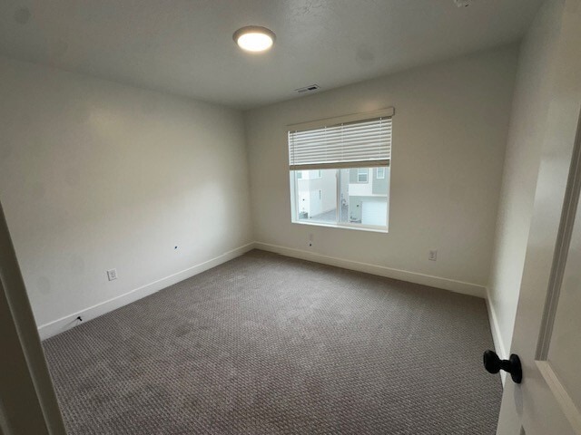 Building Photo - Mapleton 64