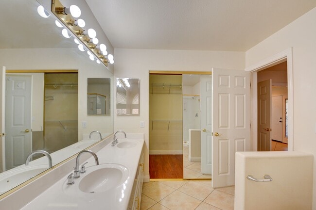 Building Photo - Southern Highlands Pool and Spa-Guard Gated