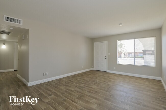 Building Photo - 1230 S Briar