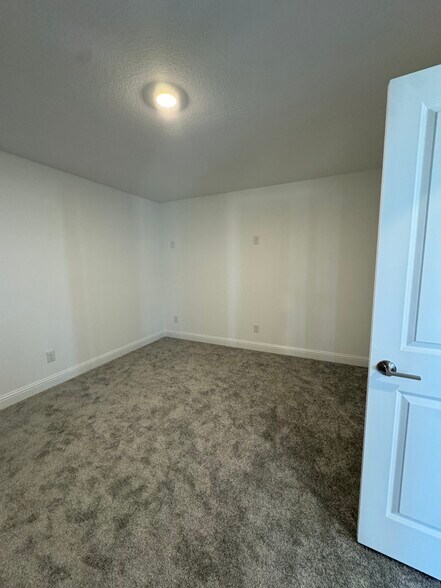 Building Photo - 701 Harmony Trl