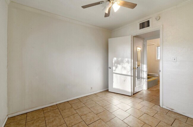 Building Photo - 3715 E Glenn St