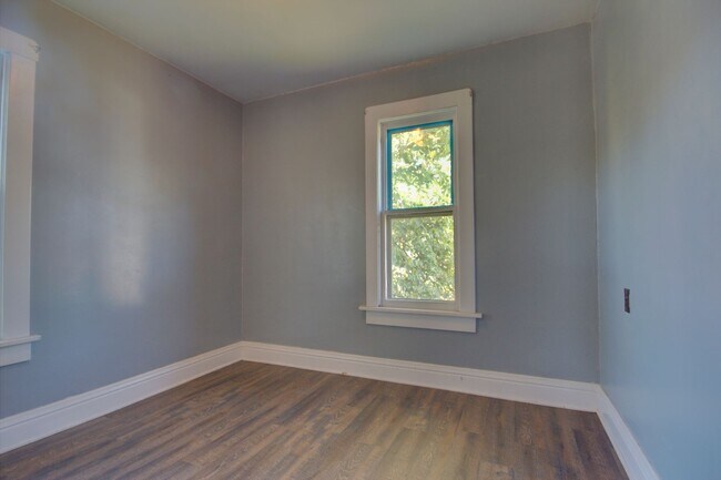 Building Photo - SL NIE2405