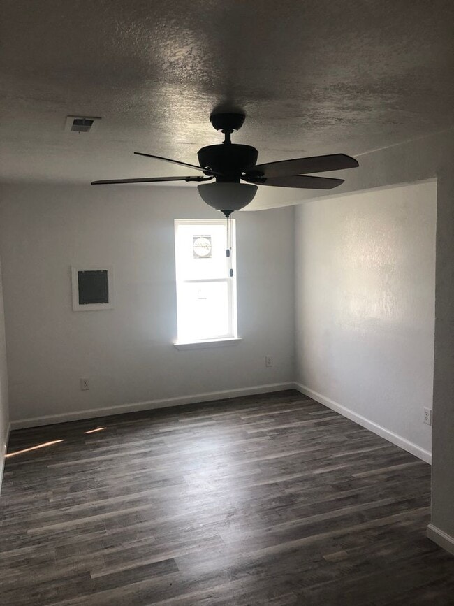 Building Photo - Available June 15th!!