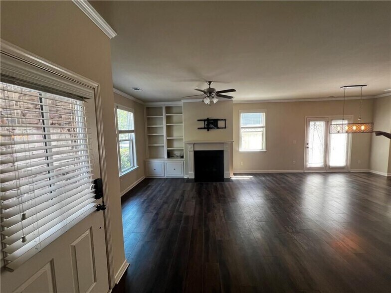 Building Photo - 750 Village Field Ct NW