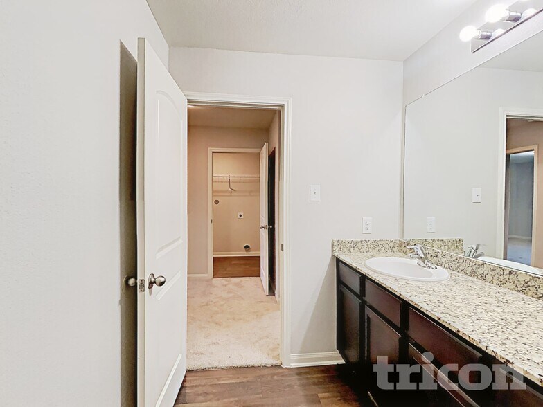 Building Photo - 524 Yearwood Ln