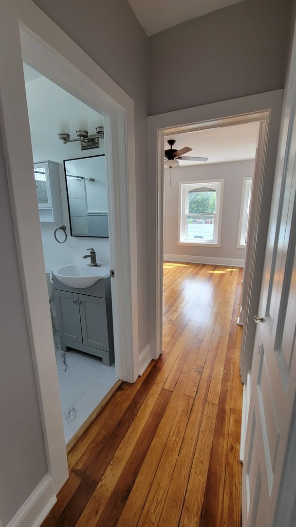 Building Photo - Beautiful Downtown Apartment for Rent!