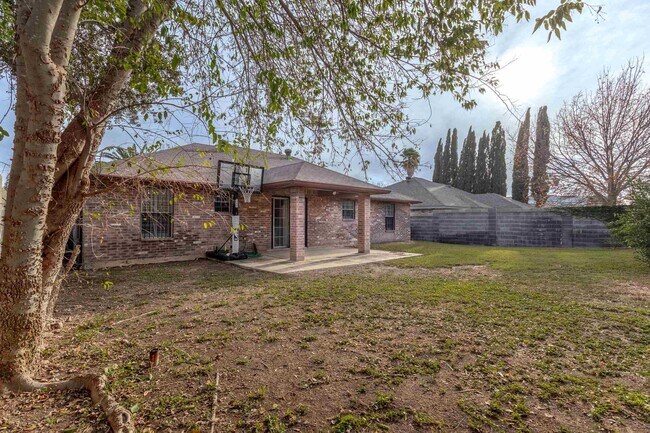 Building Photo - 312 Cambridge Loop