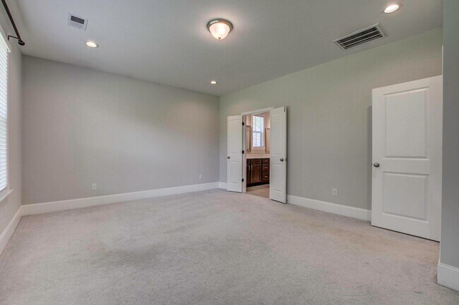 Building Photo - 216 Quimby Hill Dr