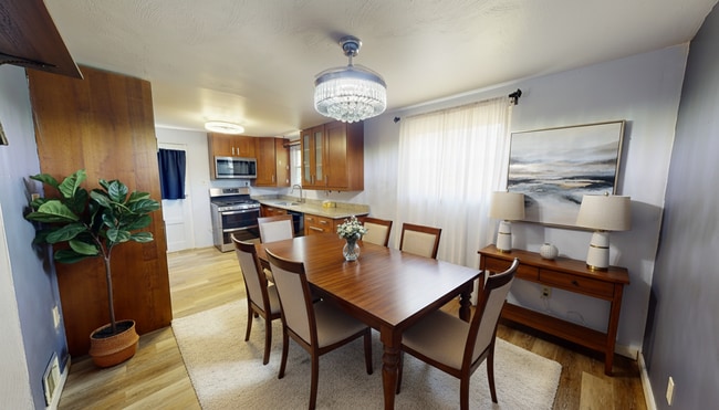 Building Photo - Quaint home with flexible layout, updated ...