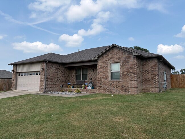 Building Photo - 12 Jaguar Dr