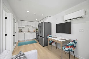 1BD x 1BA - 3535 Ellsworth St.