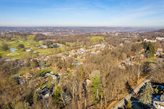 Building Photo - Stunning 3 bedroom home in Verona available April 15!