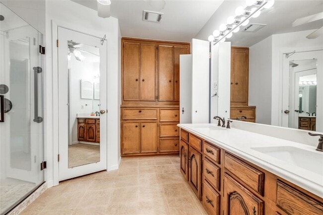 Building Photo - 20303 Hampshire Rocks Dr