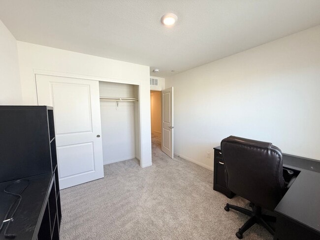 Building Photo - Modern Townhome Near Lone Mountain | Gated & Pool