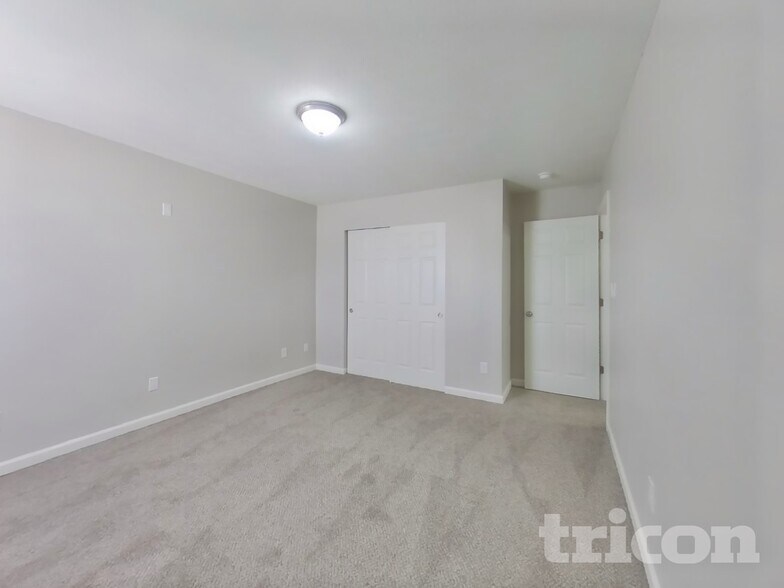 Building Photo - 4261 Sycamore Ct