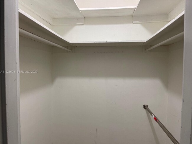 Building Photo - 1000 West Ave