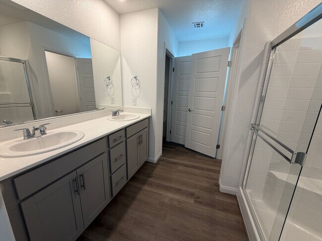 Building Photo - New Build - Never Lived In