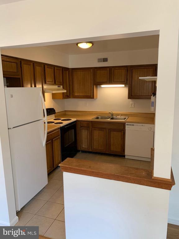Building Photo - 13749 Avonshire Dr