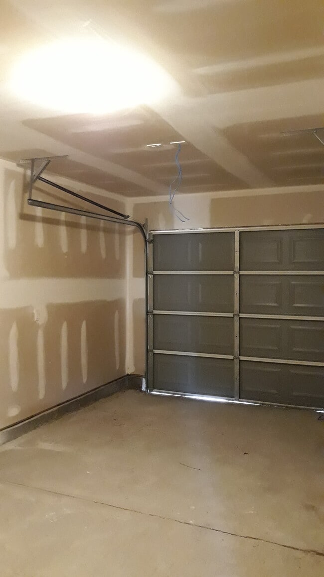 Building Photo - 2414