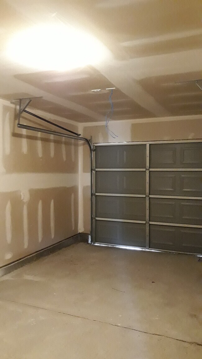 Building Photo - 2421