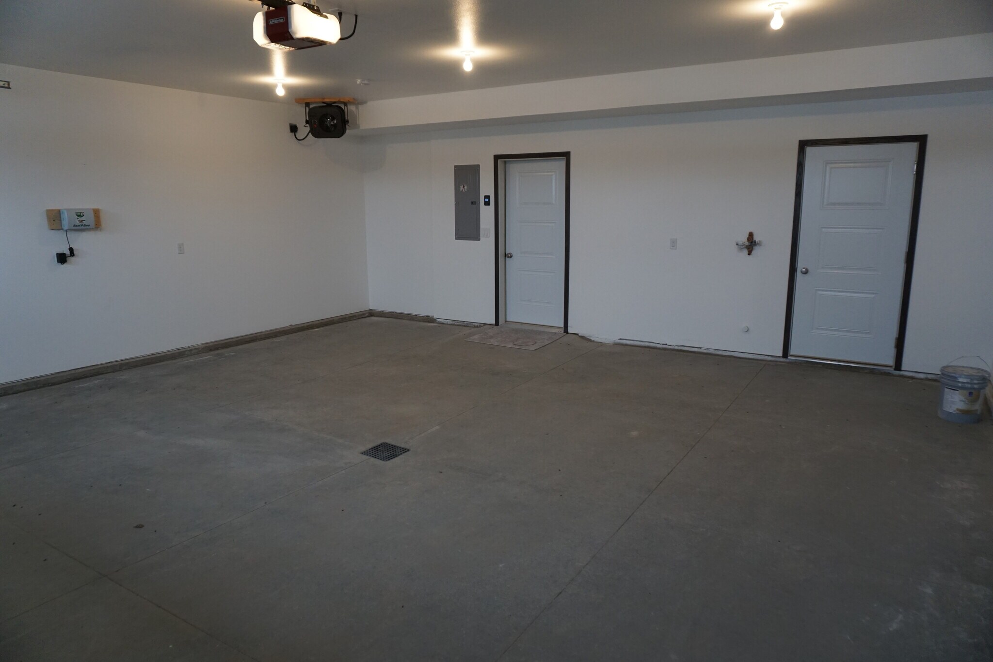 Extra large 24'x24' two stall garage with heater (Photos are of similar unit with similar finishes.) - 3811 Stacy Drive