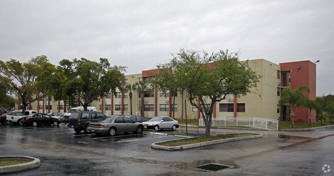 Primary Photo - Cutler Glen and Cutler Meadows