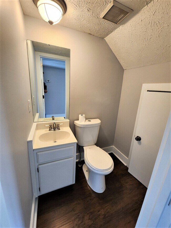 Building Photo - COMING SOON... Beautiful 2BR/1.5BA Townhouse in Hermitage Meadows!