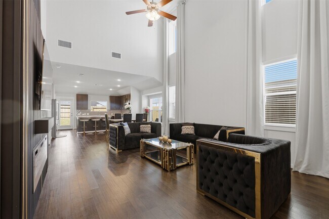 Building Photo - 7415 Casuna Ln