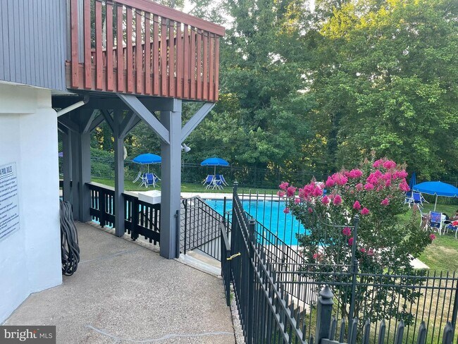Building Photo - 4000 Gypsy Ln