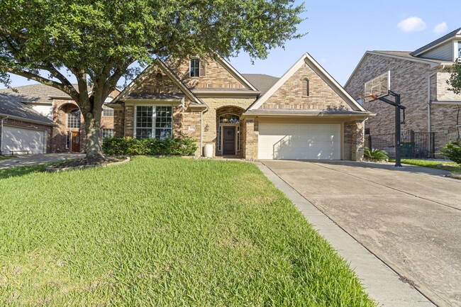 Building Photo - 10011 Lakeside Gables Dr