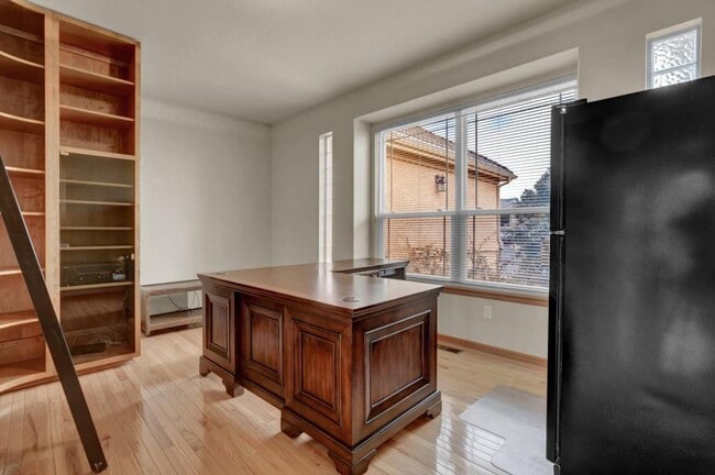 Building Photo - 5235 Bancroft Heights