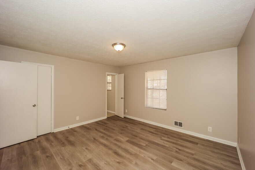 Building Photo - 2465 Fairway Cir SW