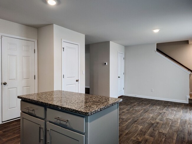 Building Photo - Pristine, 3 bedroom, 2.5 bathroom home located in the Stewart Creek States Subdivision!