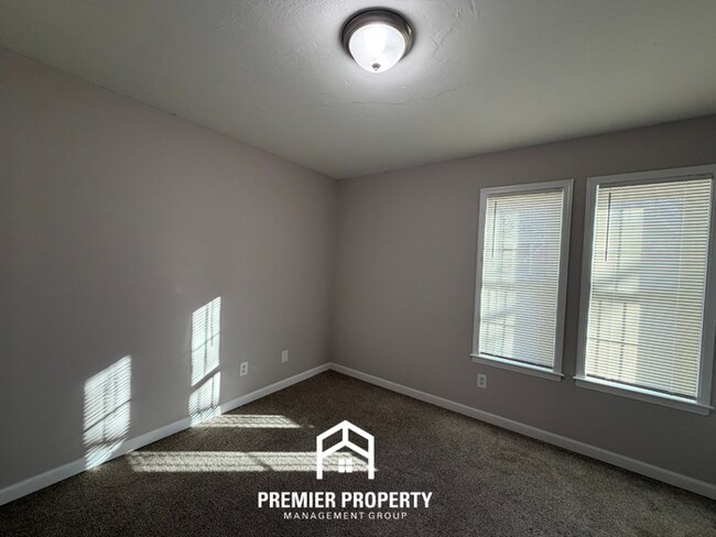 Building Photo - 3875 Earlynn Dr