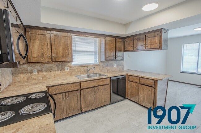 Building Photo - 1433 SW 93rd St