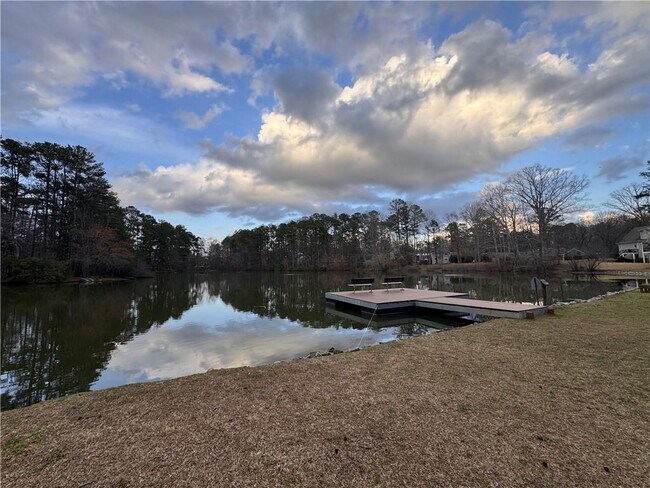 Building Photo - 192 Kings Row NE