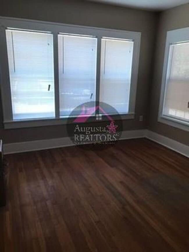 Building Photo - All Bills Paid One Bedroom Near ACU!