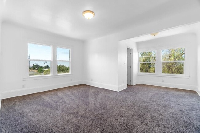 Building Photo - 1019 N Main St