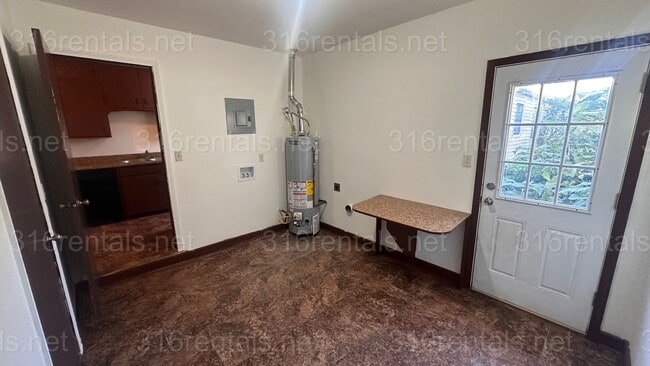 Building Photo - $775 - 1 bed 1 bath - Duplex