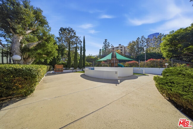 Building Photo - 2160 Century Pk E