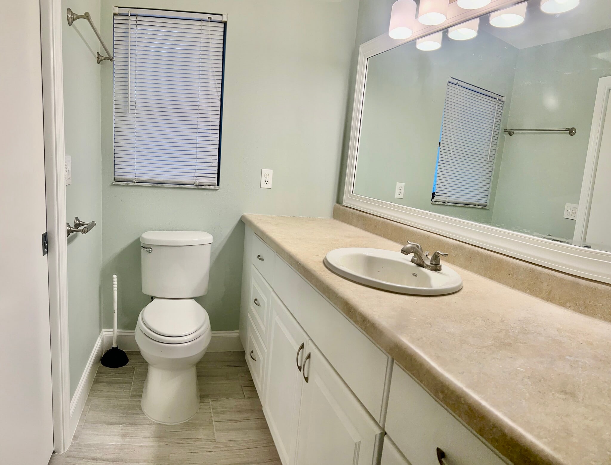 Building Photo - 627 Alligator Dr