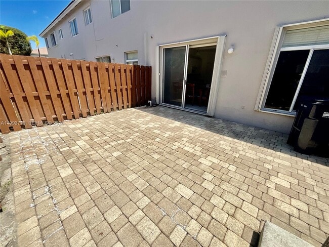 Building Photo - 5628 NW 113th Ave