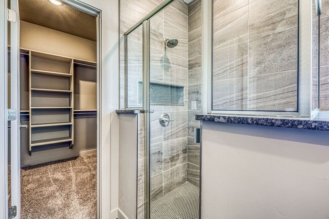 Building Photo - Beautiful East side House 4 bed-2.5 baths, part of The Overlook Casa Club that includes Swimming ...