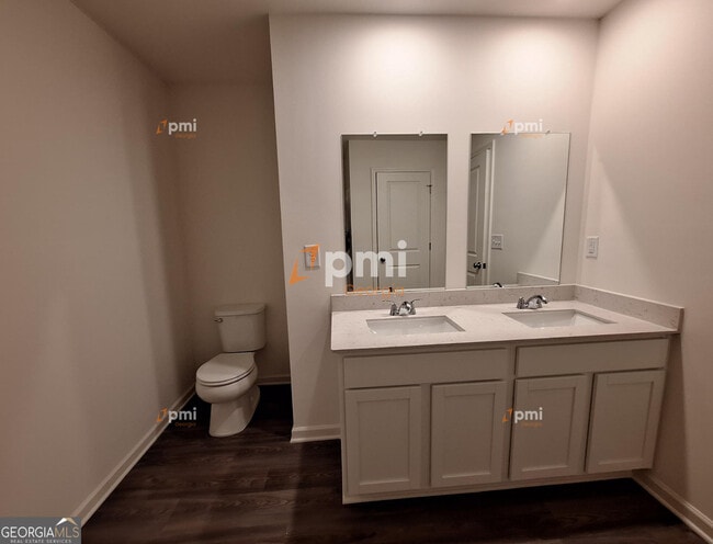 Building Photo - 516 Liberty Hall Dr