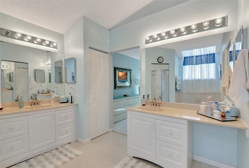 Building Photo - 8224 Cassia Dr